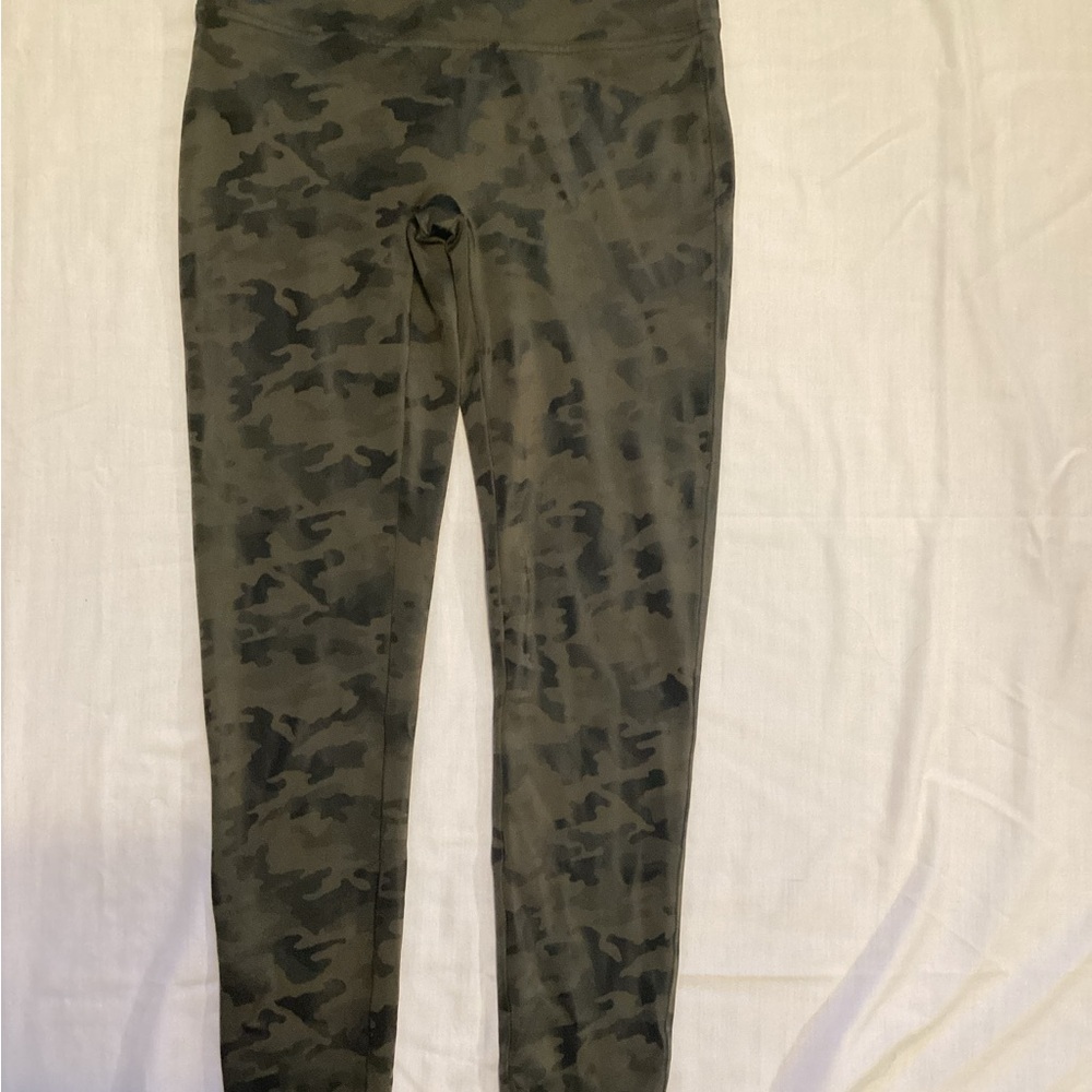 Spanx Size Large Camo Green Look At Me Now Seamless Leggings Pant High Rise